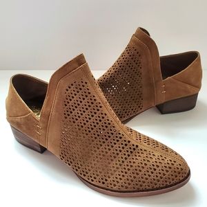 Vince Camuto Suede Ankle Boots Bootie Size 7 1/2